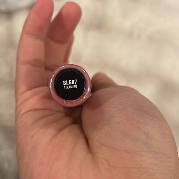 NYX Butter Gloss- Bit of Honey and Tiramisu - Picture 3 of 4